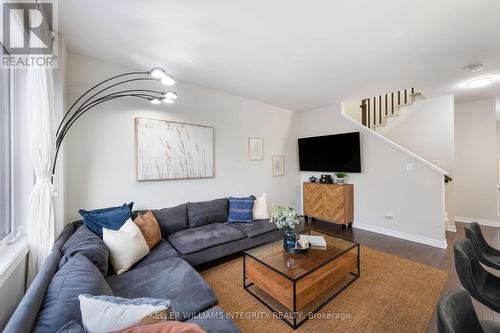 12 Rookie Crescent, Ottawa, ON - Indoor Photo Showing Living Room