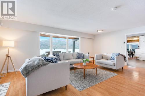 2888 Seclusion Bay Road, West Kelowna, BC - Indoor Photo Showing Living Room