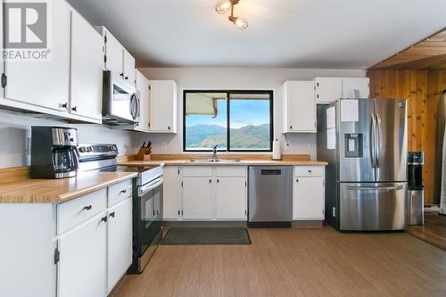 2888 Seclusion Bay Road, West Kelowna, BC - Indoor Photo Showing Kitchen With Double Sink