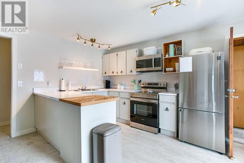 Suite kitchen - 2888 Seclusion Bay Road, West Kelowna, BC - Indoor Photo Showing Kitchen