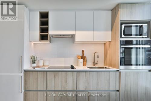 1005 - 319 Jarvis Street, Toronto, ON - Indoor Photo Showing Kitchen