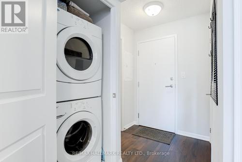 2110 - 400 Adelaide Street E, Toronto, ON - Indoor Photo Showing Laundry Room