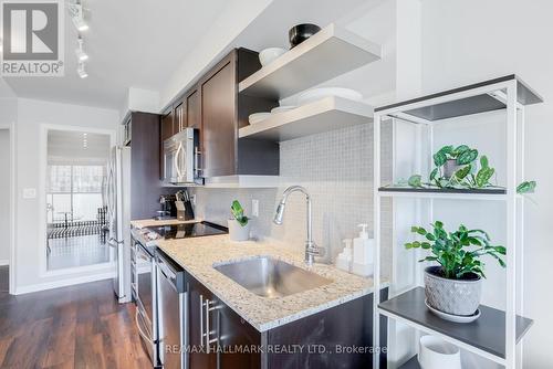 2110 - 400 Adelaide Street E, Toronto, ON - Indoor Photo Showing Kitchen With Upgraded Kitchen