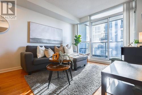 2206 - 5791 Yonge Street, Toronto, ON - Indoor Photo Showing Living Room