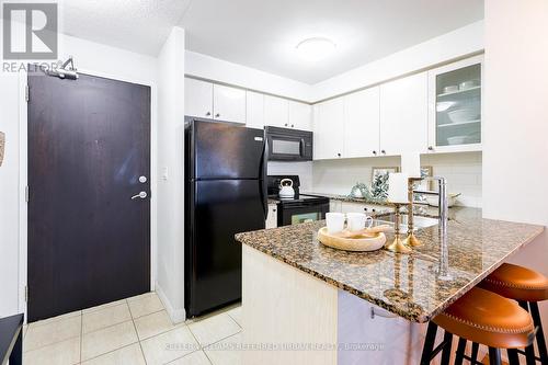 2206 - 5791 Yonge Street, Toronto, ON - Indoor Photo Showing Kitchen