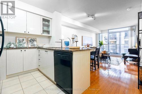 2206 - 5791 Yonge Street, Toronto, ON - Indoor Photo Showing Kitchen