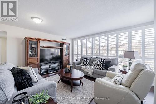 314 - 25 Cumberland Lane, Ajax, ON - Indoor Photo Showing Living Room