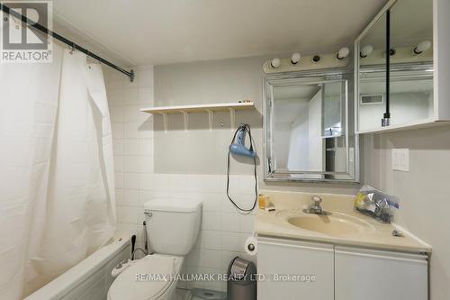 32 Howland Road, Toronto, ON - Indoor Photo Showing Bathroom