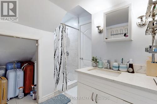 2211 Camilla Road, Mississauga, ON - Indoor Photo Showing Bathroom