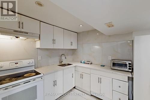 2211 Camilla Road, Mississauga, ON - Indoor Photo Showing Kitchen