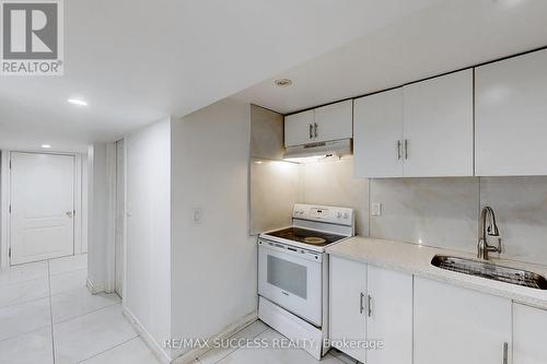 2211 Camilla Road, Mississauga, ON - Indoor Photo Showing Kitchen