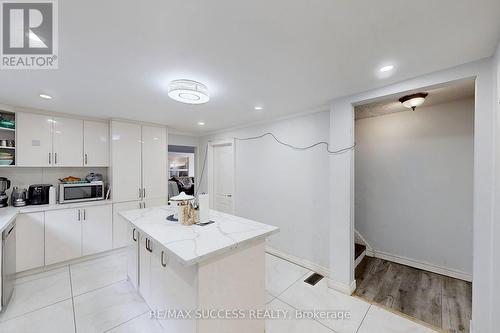 2211 Camilla Road, Mississauga, ON - Indoor Photo Showing Kitchen