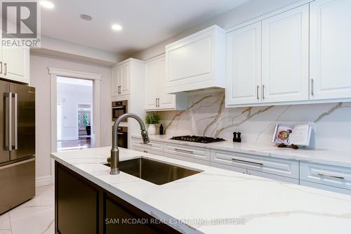 3862 O'Neil Gate, Mississauga, ON - Indoor Photo Showing Kitchen With Upgraded Kitchen