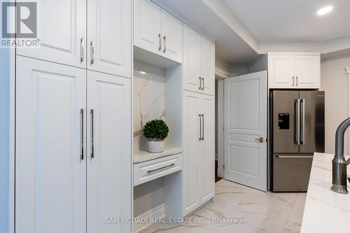 3862 O'Neil Gate, Mississauga, ON - Indoor Photo Showing Kitchen