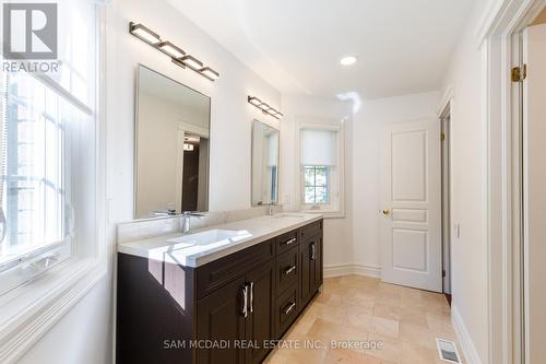 3862 O'Neil Gate, Mississauga, ON - Indoor Photo Showing Bathroom