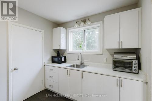 473 Samford Place, Oakville, ON - Indoor Photo Showing Kitchen