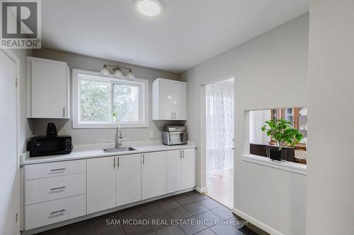 473 Samford Place, Oakville, ON - Indoor Photo Showing Kitchen