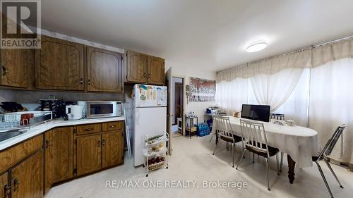 24 Streamdale Court, Toronto, ON - Indoor Photo Showing Kitchen