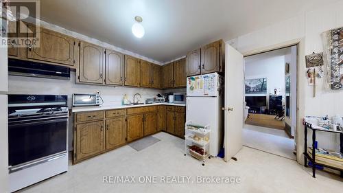 24 Streamdale Court, Toronto, ON - Indoor Photo Showing Kitchen