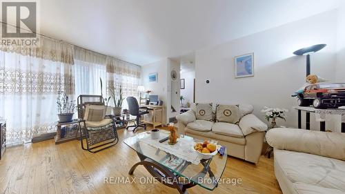 24 Streamdale Court, Toronto, ON - Indoor Photo Showing Living Room