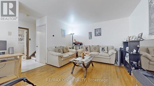 24 Streamdale Court, Toronto, ON - Indoor Photo Showing Living Room