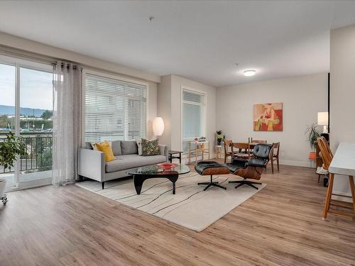 201-6544 Metral Dr, Nanaimo, BC - Indoor Photo Showing Living Room