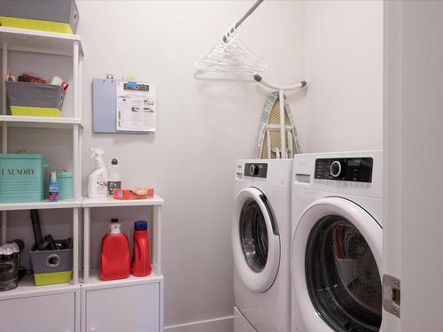 201-6544 Metral Dr, Nanaimo, BC - Indoor Photo Showing Laundry Room