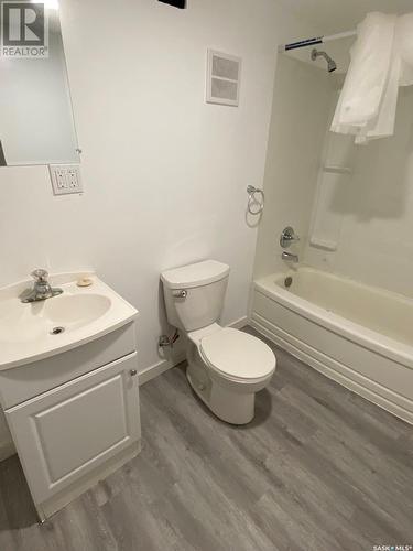 2805 20Th Street W, Saskatoon, SK - Indoor Photo Showing Bathroom