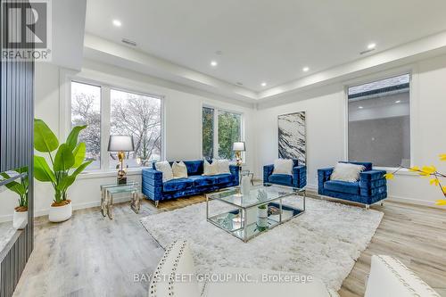 20 Rochdale Avenue, Toronto, ON - Indoor Photo Showing Living Room