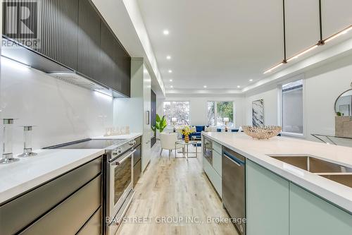 20 Rochdale Avenue, Toronto, ON - Indoor Photo Showing Kitchen With Upgraded Kitchen