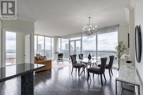 2402 - 223 Webb Drive, Mississauga, ON - Indoor Photo Showing Dining Room