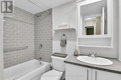 409 - 158A Mcarthur Avenue, Ottawa, ON - Indoor Photo Showing Bathroom