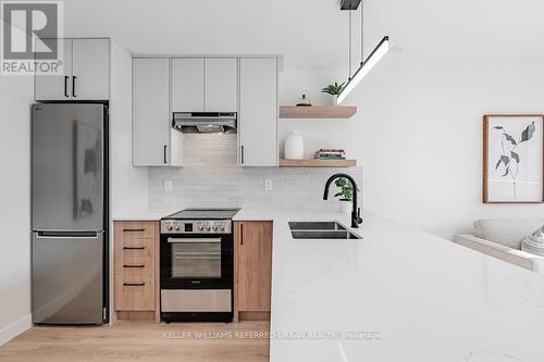 533 - 60 Homewood Avenue, Toronto, ON - Indoor Photo Showing Kitchen With Double Sink