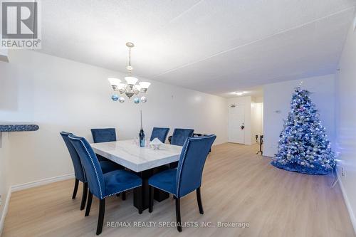 211 - 1480 Bishops Gate, Oakville, ON - Indoor Photo Showing Dining Room