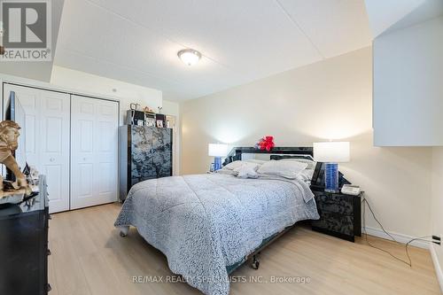 211 - 1480 Bishops Gate, Oakville, ON - Indoor Photo Showing Bedroom