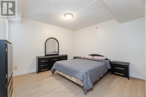 211 - 1480 Bishops Gate, Oakville, ON - Indoor Photo Showing Bedroom