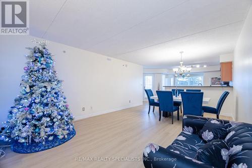 211 - 1480 Bishops Gate, Oakville, ON - Indoor