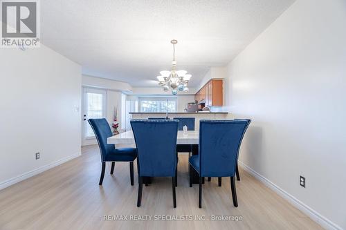 211 - 1480 Bishops Gate, Oakville, ON - Indoor Photo Showing Dining Room