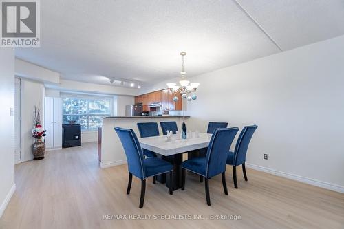 211 - 1480 Bishops Gate, Oakville, ON - Indoor Photo Showing Dining Room