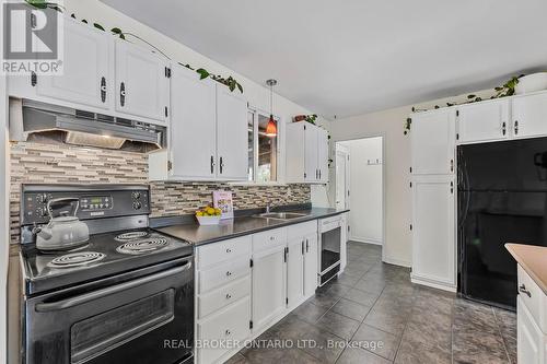 12 Curtiss Court, Barrie, ON - Indoor Photo Showing Kitchen