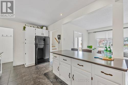 12 Curtiss Court, Barrie, ON - Indoor Photo Showing Kitchen