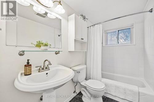 12 Curtiss Court, Barrie, ON - Indoor Photo Showing Bathroom