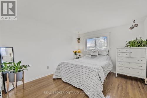 12 Curtiss Court, Barrie, ON - Indoor Photo Showing Bedroom