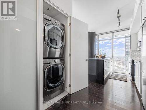 2105 - 103 The Queensway, Toronto, ON - Indoor Photo Showing Laundry Room