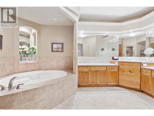 2259 Capistrano Drive, Kelowna, BC - Indoor Photo Showing Bathroom