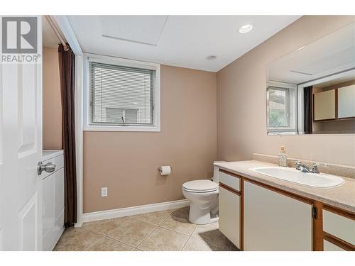 284 Drysdale Boulevard, Kelowna, BC - Indoor Photo Showing Bathroom