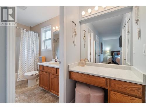 284 Drysdale Boulevard, Kelowna, BC - Indoor Photo Showing Bathroom