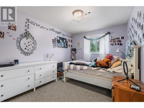 284 Drysdale Boulevard, Kelowna, BC - Indoor Photo Showing Bedroom