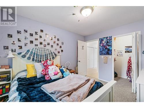 284 Drysdale Boulevard, Kelowna, BC - Indoor Photo Showing Bedroom