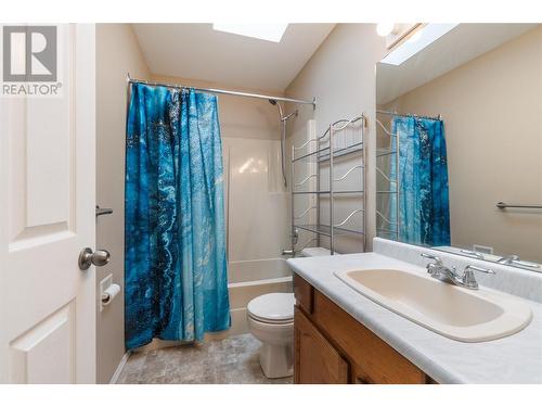 284 Drysdale Boulevard, Kelowna, BC - Indoor Photo Showing Bathroom